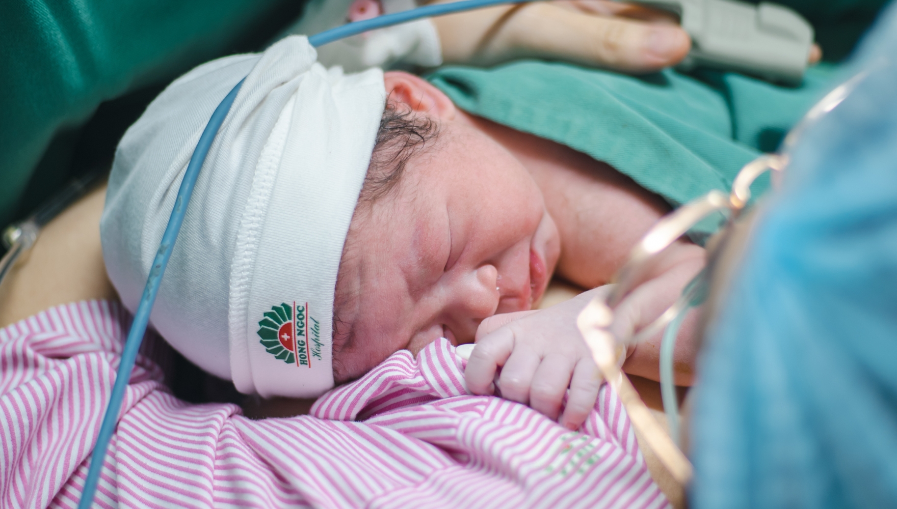 Tổng quan về dịch vụ sinh mổ trọn g&oacute;i tại Bệnh viện Hồng Ngọc