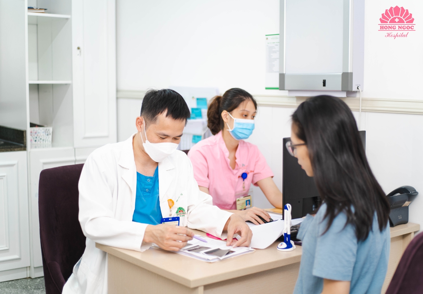 Lợi &iacute;ch khi đặt lịch kh&aacute;m online chuy&ecirc;n khoa Sản phụ khoa tại Hồng Ngọc