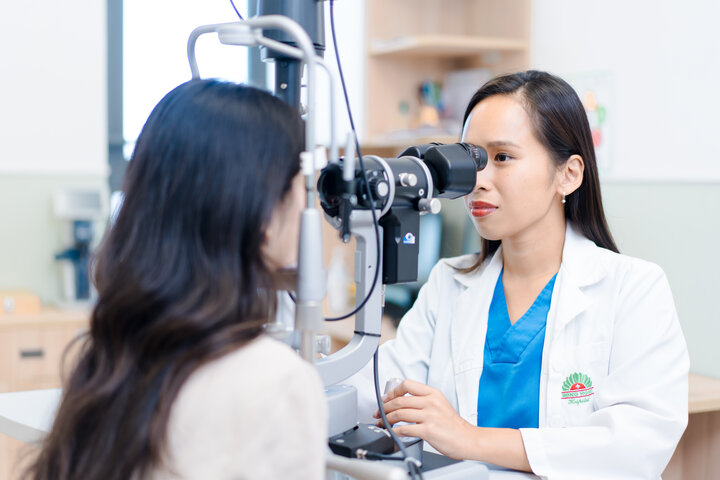 Khám mắt cho trẻ em – chăm sóc thị lực từ sớm
