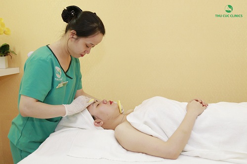 Vì sao nên chọn trị mụn chuyên sâu tại Thu Cúc?