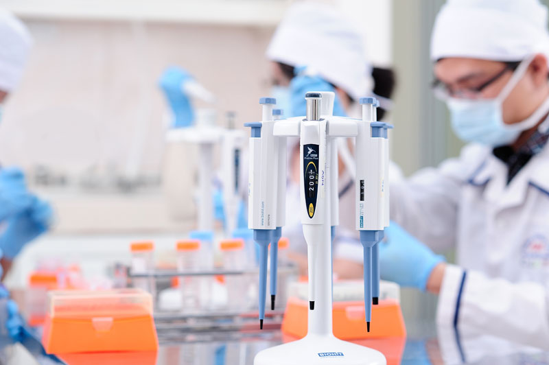 Vì sao xét nghiệm quan trọng trong phát hiện bệnh truyền nhiễm?