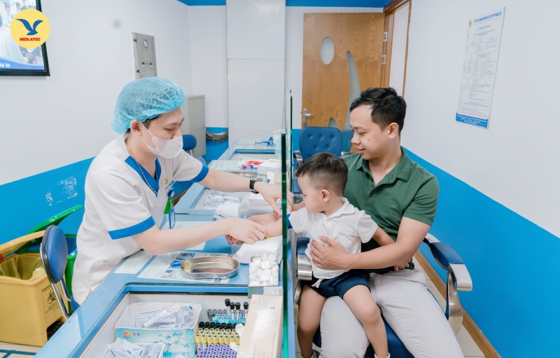 Theo dõi sức khỏe toàn diện cho trẻ