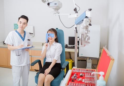 Quy trình khám mắt định kỳ tại Bệnh viện Thu Cúc