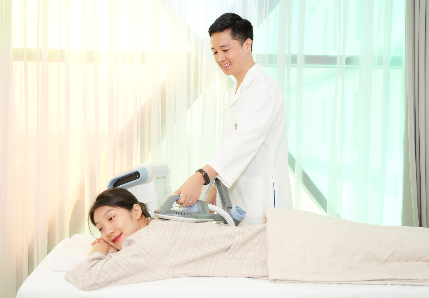 Phương pháp điều trị đau cột sống hiện đại tại Hồng Ngọc