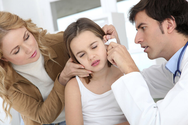 Cách chăm sóc trẻ bị viêm tai giữa tại nhà