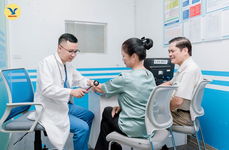 N&acirc;ng cao chất lượng từ đội ngũ b&aacute;c sĩ v&agrave; nh&acirc;n vi&ecirc;n y tế