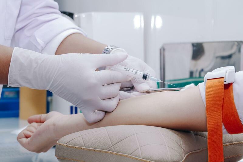 Tầm quan trọng của xét nghiệm máu và nước tiểu trong chăm sóc sức khỏe