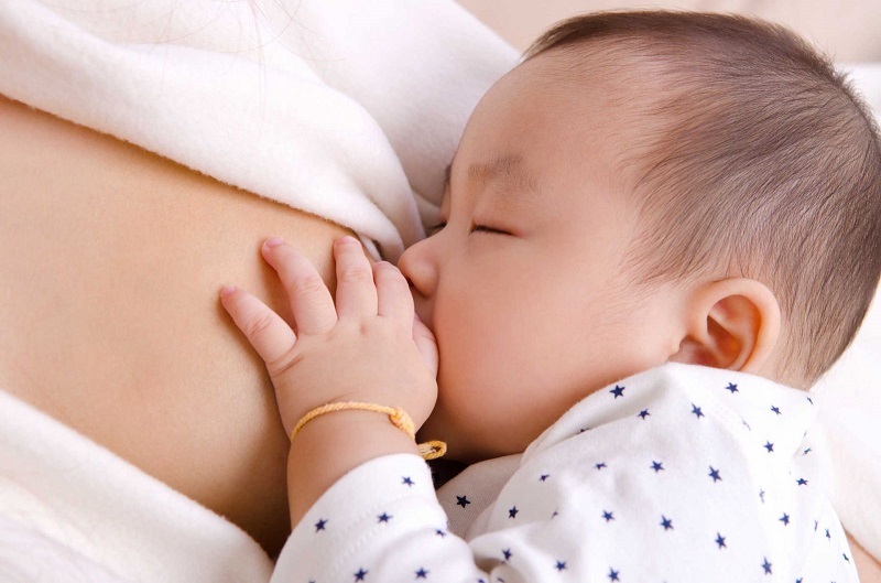 Chăm sóc sức khỏe trẻ nhỏ theo từng giai đoạn – Hướng dẫn toàn diện giúp bé phát triển khỏe mạnh