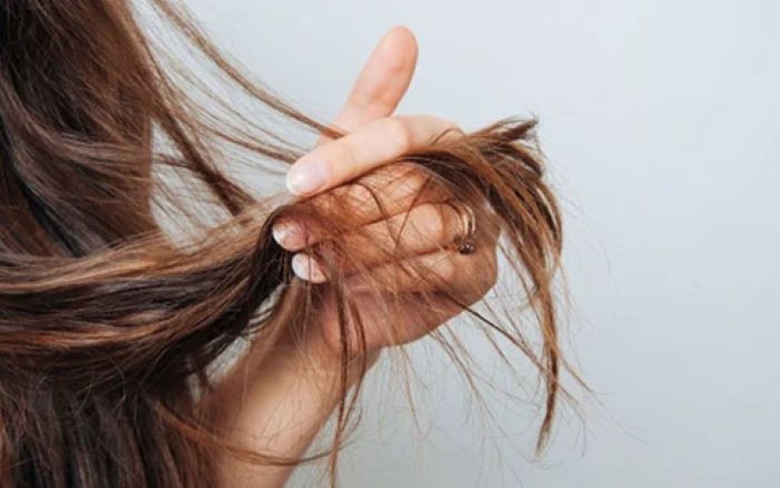Bí quyết chăm sóc tóc mùa hè: Cách bảo vệ mái tóc khỏi nắng nóng, tia UV và clo hồ bơi