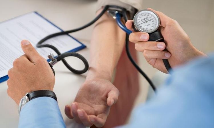 Các biện pháp kiểm soát nguy cơ tăng huyết áp mùa hè hiệu quả và an toàn