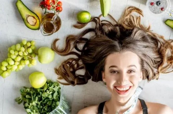 Rụng tóc uống vitamin gì? Chuyên gia giải đáp cách bổ sung giúp tóc chắc khỏe