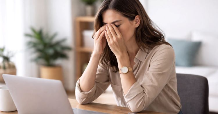 Người dùng máy tính nhiều nên bổ sung gì để bảo vệ mắt và sức khỏe?