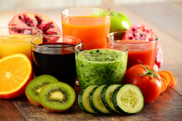 Uống nước ép và ăn trái cây, lựa chọn nào tốt hơn cho sức khỏe? Tìm hiểu sự khác biệt về chất xơ, vitamin, khoáng chất và cách sử dụng trái cây, nước ép phù hợp mỗi ngày.