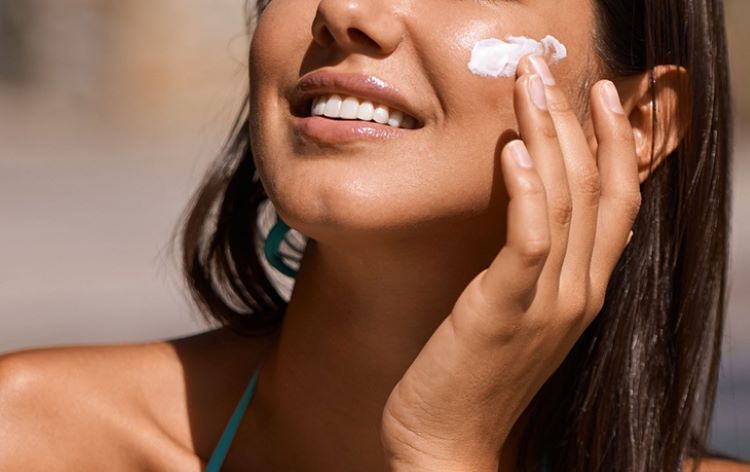 Vitamin Nào Hỗ Trợ Làn Da Sau Mùa Hè? 7 Dưỡng Chất Giúp Da Phục Hồi, Sáng Khỏe Tự Nhiên