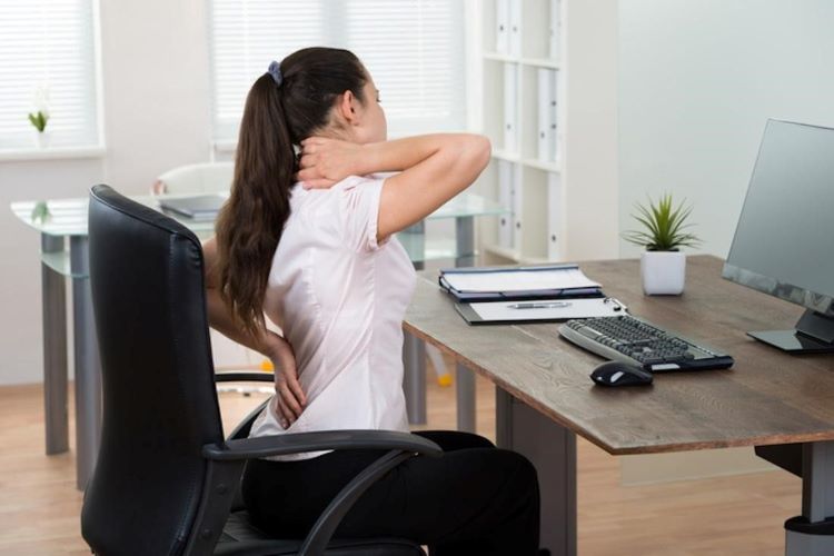 Ngồi lâu mỗi ngày có hại gì? 8 thay đổi đơn giản giúp dân văn phòng vận động nhiều hơn