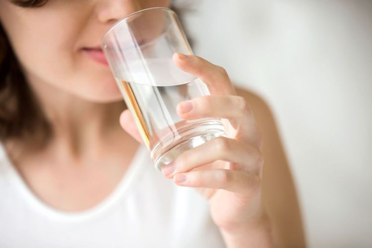 Uống nước đúng cách có giúp cơ thể hấp thu vitamin tốt hơn?