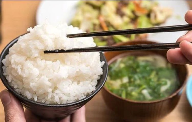 Ăn rau trước hay ăn cơm trước? Cách sắp xếp bữa ăn giúp bạn ăn uống khoa học hơn