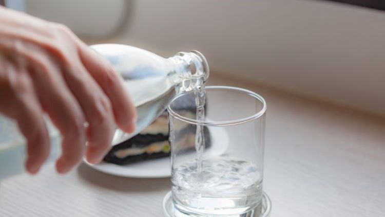 Uống nước đúng cách: 7 thời điểm trong ngày cơ thể dễ “khát” mà bạn thường bỏ qua
