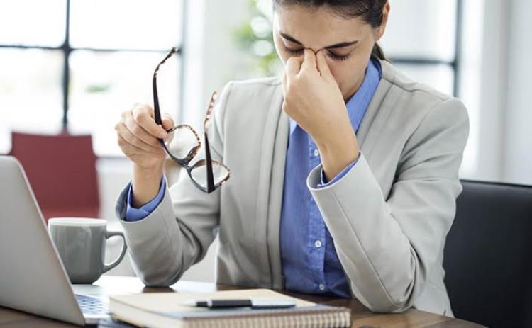 5 cách giảm mệt mỏi mắt cho dân văn phòng mà không cần dùng thuốc
