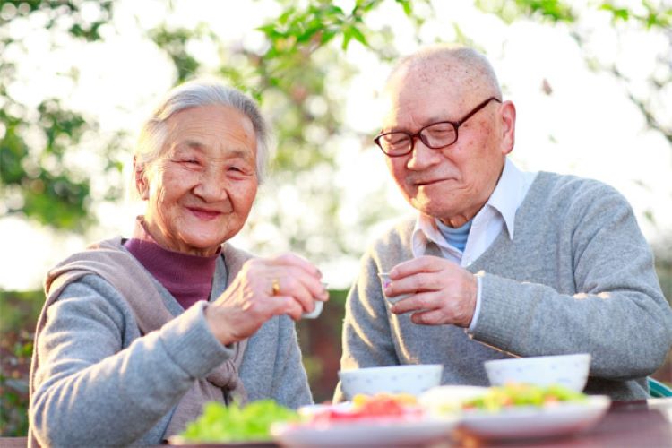 Bí Quyết Sống Thọ: 10 Thói Quen Vàng Giúp Bạn Sống Khỏe, Sống Vui Mỗi Ngày